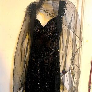 Elegant black prom or evening dresss floor lenght